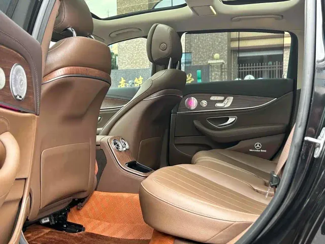 Mercedes-Benz E-Class — Фото автомобиля 6