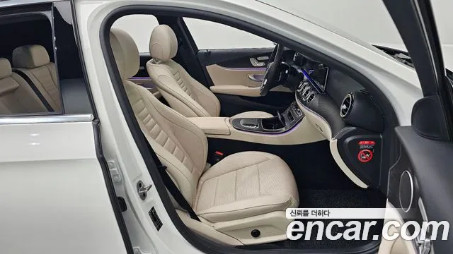 Mercedes-Benz E-Class — Фото автомобиля 26