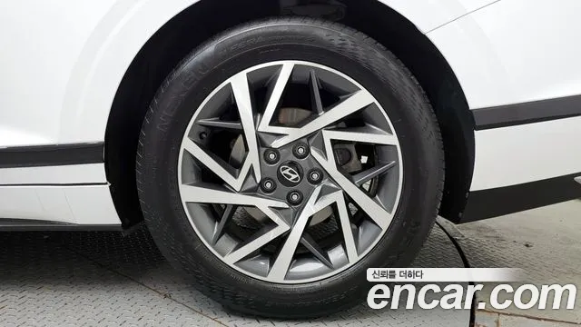Hyundai Grandeur Grandeur (GN7) 2.5 Бензин 2WD — Фото автомобиля 21