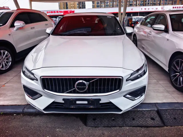 Volvo S60 — Фото автомобиля 2