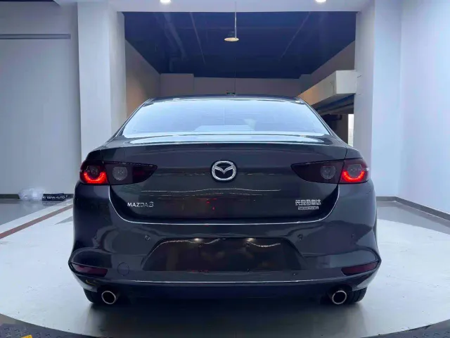 Mazda Axela — Фото автомобиля 5