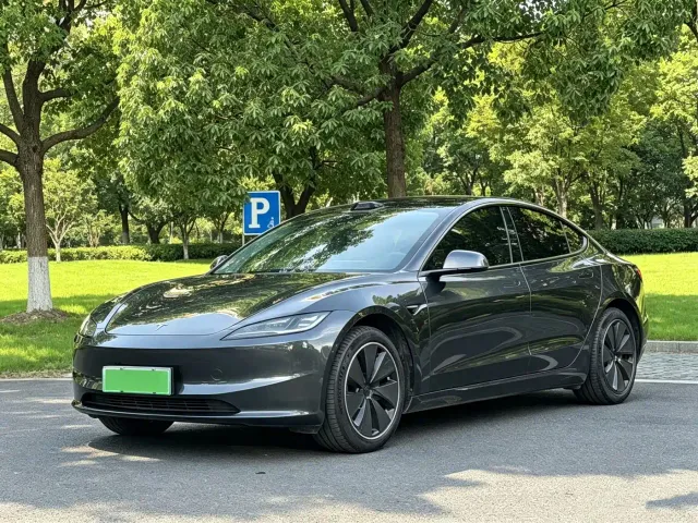 Фотография автомобиля — Tesla Model 3