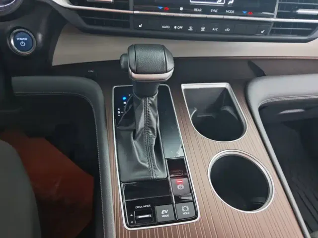 Toyota Granvia — Фото автомобиля 13