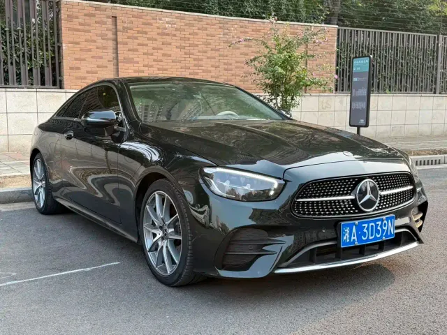 Mercedes-Benz E-Class — Фото автомобиля 3