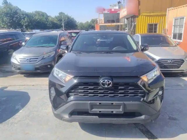 Toyota RAV4 — Фото автомобиля 2