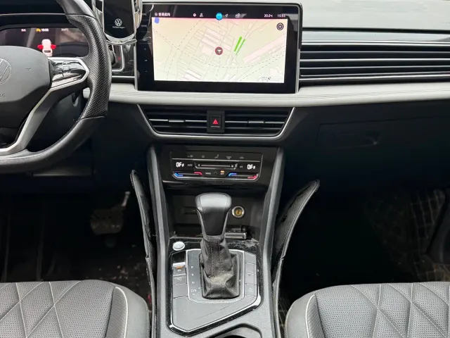 Volkswagen Tiguan L — Фото автомобиля 10