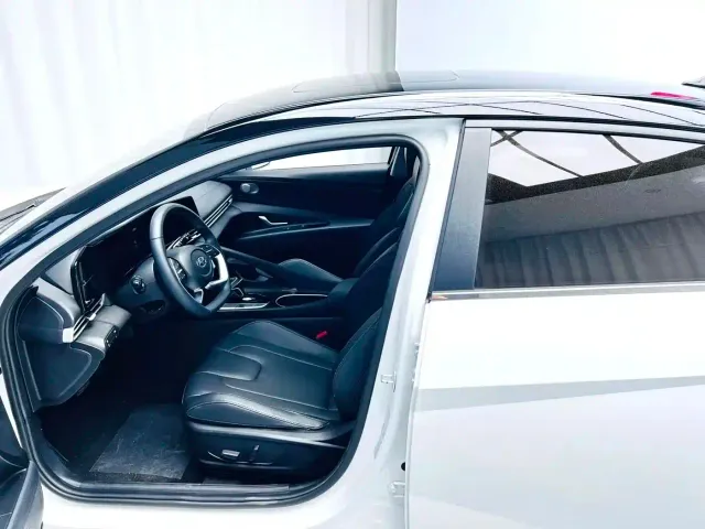 Hyundai Elantra — Фото автомобиля 4