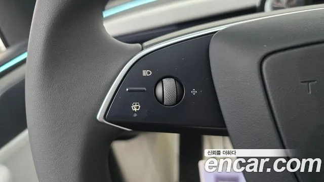 Tesla Model Y — Фото автомобиля 21