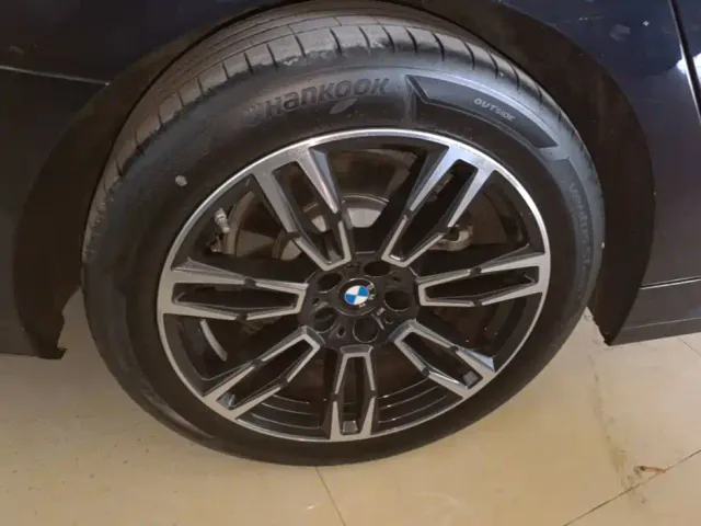 BMW 5 Series — Фото автомобиля 22