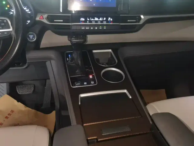 Toyota Sienna — Фото автомобиля 13