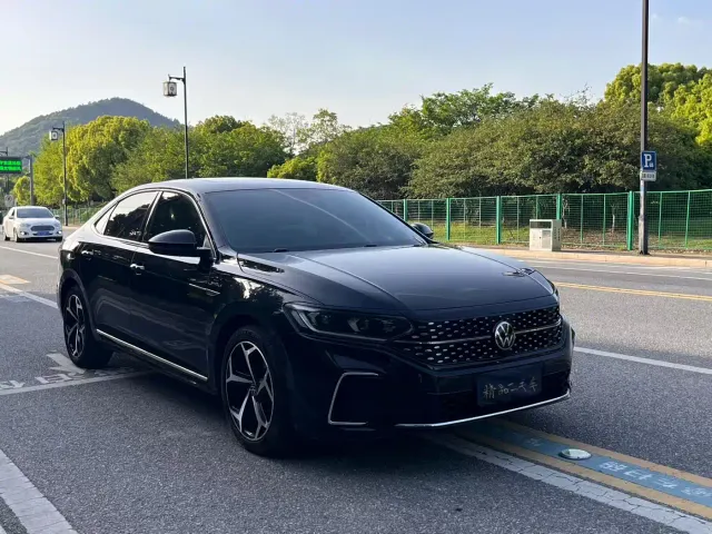 Volkswagen Passat — Фото автомобиля 3