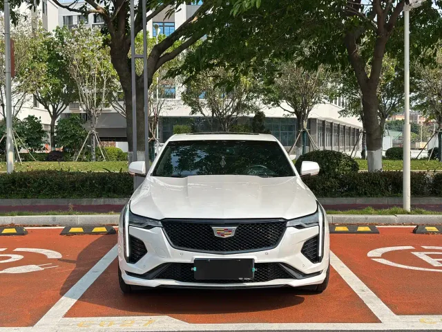 Cadillac CT4 — Фото автомобиля 2