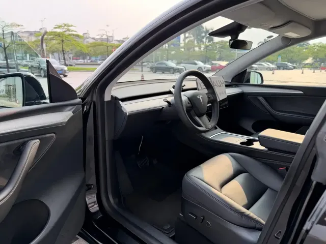 Tesla Model Y 2023 Rear-Wheel Drive Edition — Фото автомобиля 8