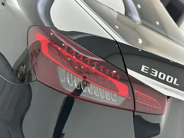 Mercedes-Benz E-Class — Фото автомобиля 22