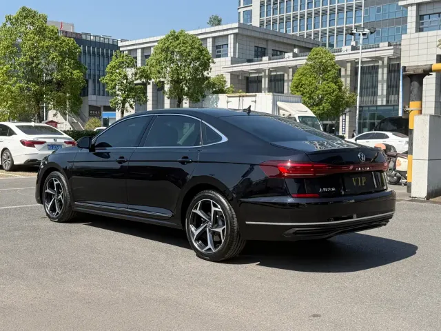 Volkswagen Passat — Фото автомобиля 11