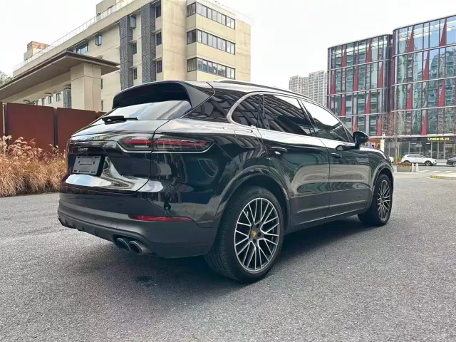Porsche Cayenne — Фото автомобиля 13