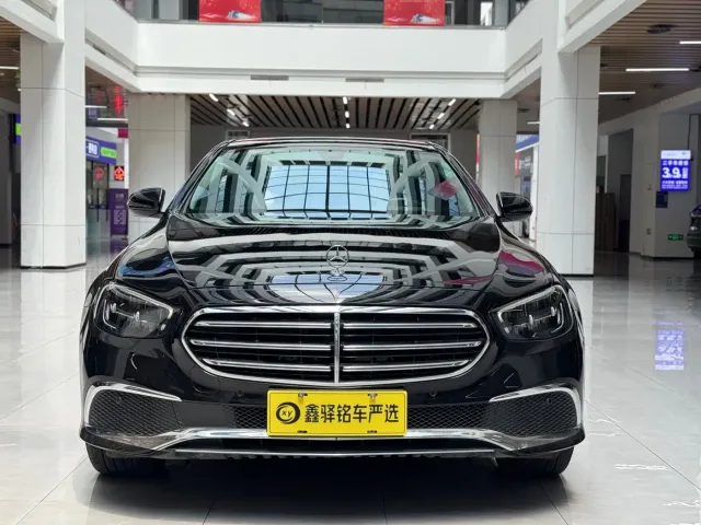Mercedes-Benz E-Class — Фото автомобиля 2