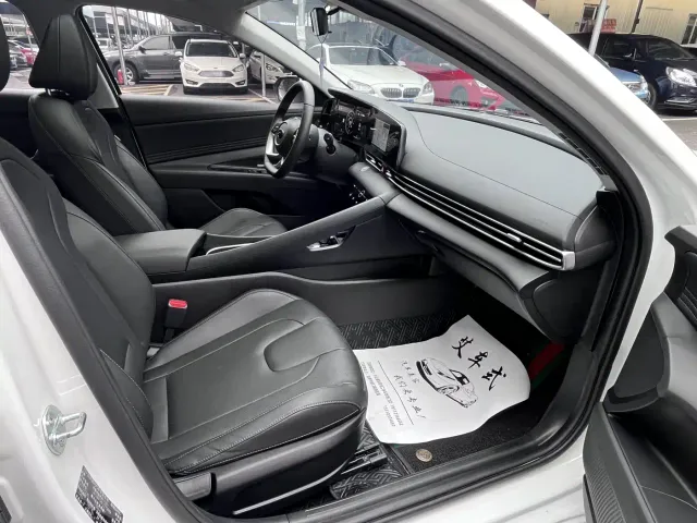 Hyundai Elantra — Фото автомобиля 9