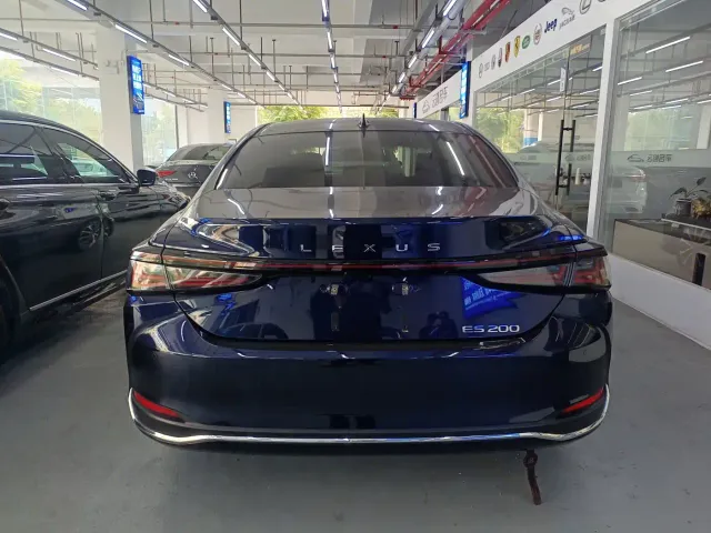Lexus ES — Фото автомобиля 5