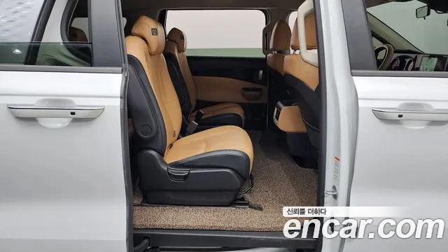 Kia Canival Carnival 4 поколение Бензин 9 мест Prestige — Фото автомобиля 4