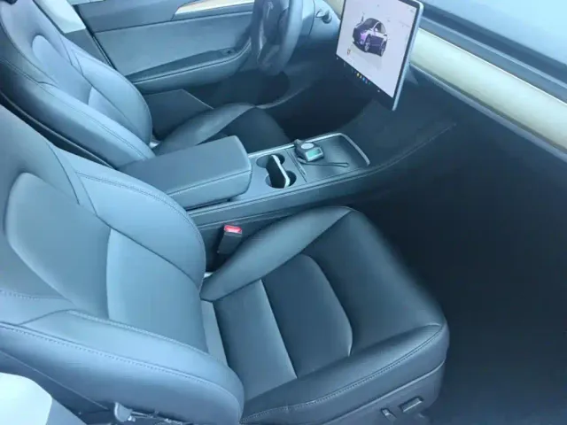 Tesla Model Y — Фото автомобиля 24