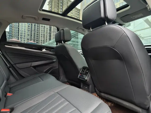Volkswagen Passat — Фото автомобиля 8