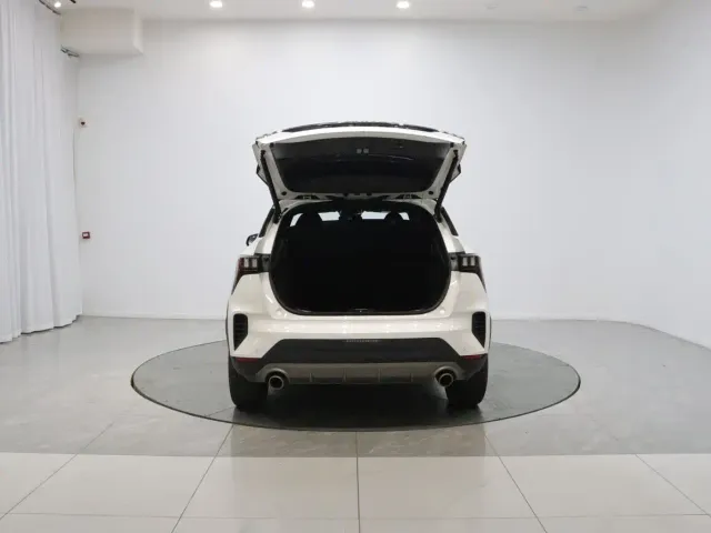Lynk & Co 06 — Фото автомобиля 9