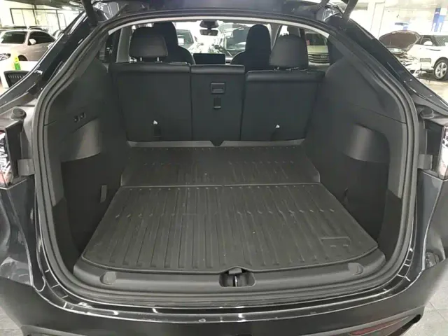 Tesla Model Y — Фото автомобиля 18