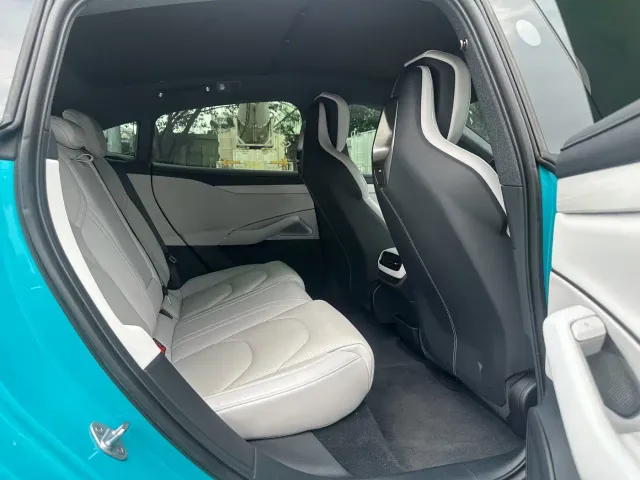Xiaomi SU7 — Фото автомобиля 14