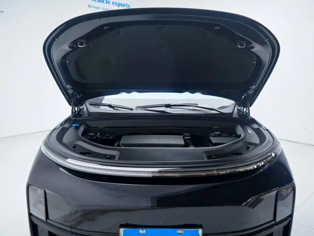 Li Auto L8 — Фото автомобиля 24