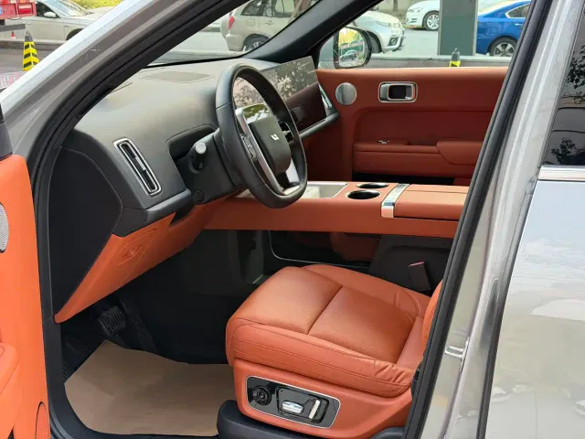 Li Auto L8 — Фото автомобиля 9