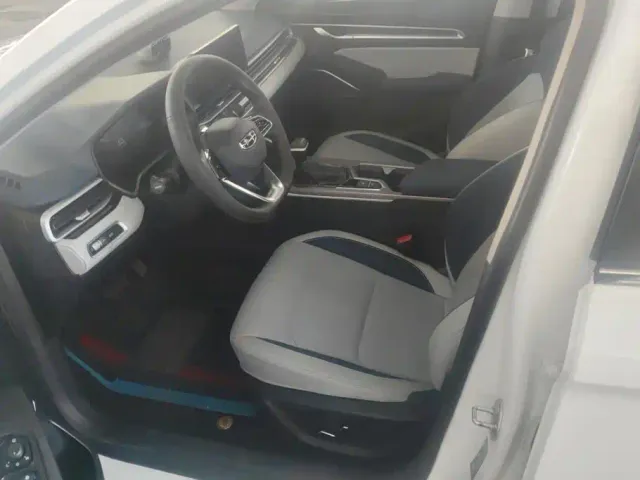 Geely Emgrand — Фото автомобиля 9