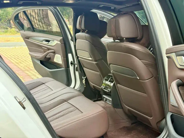BMW 5 Series — Фото автомобиля 6