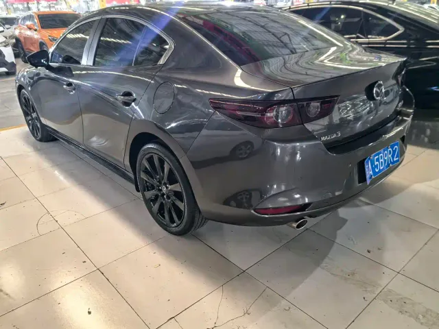 Mazda Axela — Фото автомобиля 7
