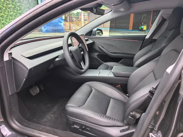 Tesla Model 3 — Фото автомобиля 8