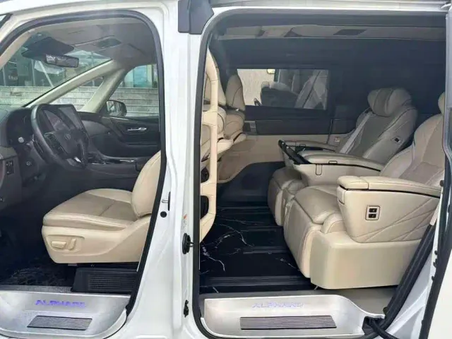 Toyota Alphard — Фото автомобиля 10