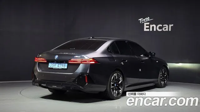 BMW i5 — Фото автомобиля 2