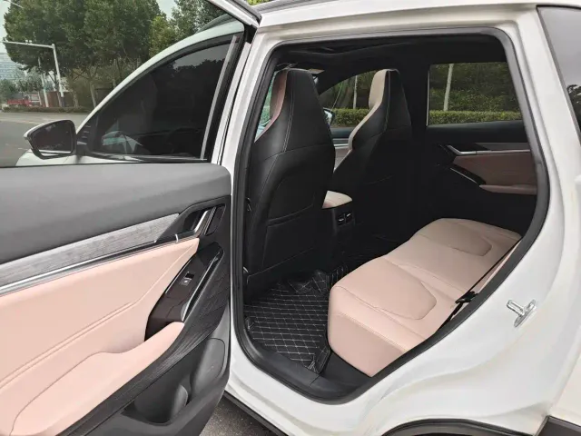 JAC Motors JAC QX PHEV — Фото автомобиля 12