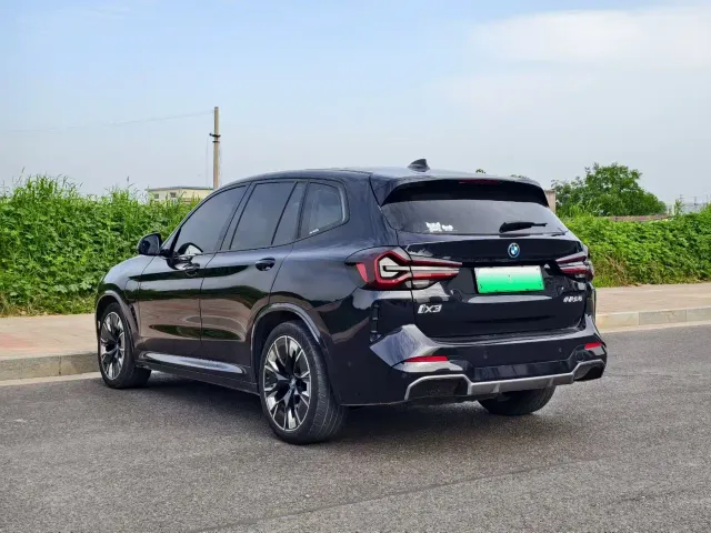 BMW iX3 — Фото автомобиля 7