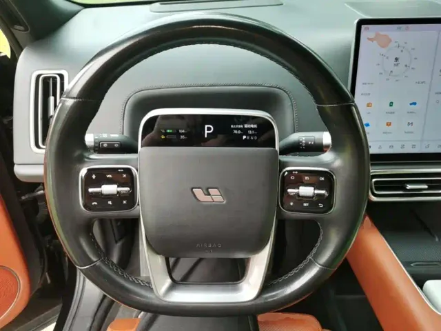 Li Auto L8 — Фото автомобиля 10