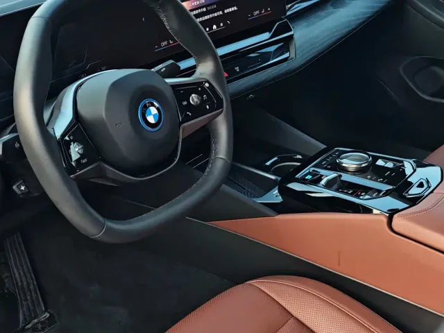 BMW i5 — Фото автомобиля 14