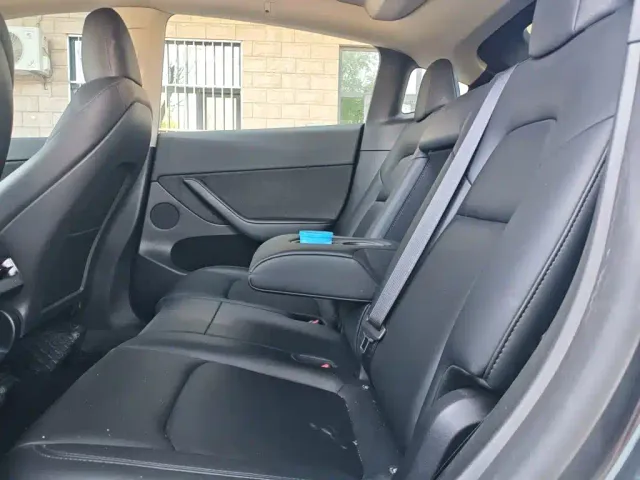 Tesla Model Y — Фото автомобиля 14