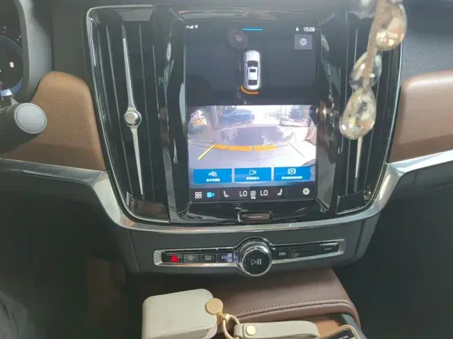 Volvo S90 — Фото автомобиля 12