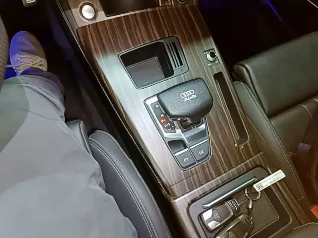 Audi Q5L — Фото автомобиля 13