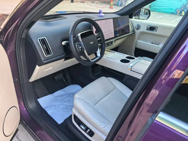 Li Auto L8 — Фото автомобиля 3