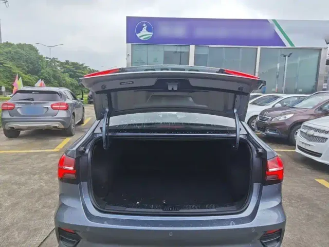 Roewe i5 — Фото автомобиля 18