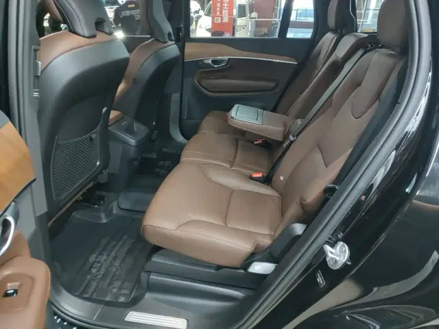 Volvo XC90 — Фото автомобиля 16