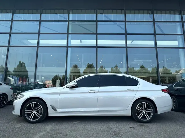 BMW 5 Series — Фото автомобиля 5