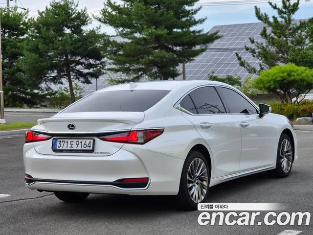 Lexus ES Generation 7 — Фото автомобиля 2