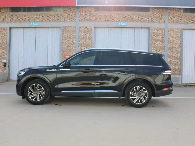 Lincoln Aviator — Фото автомобиля 14
